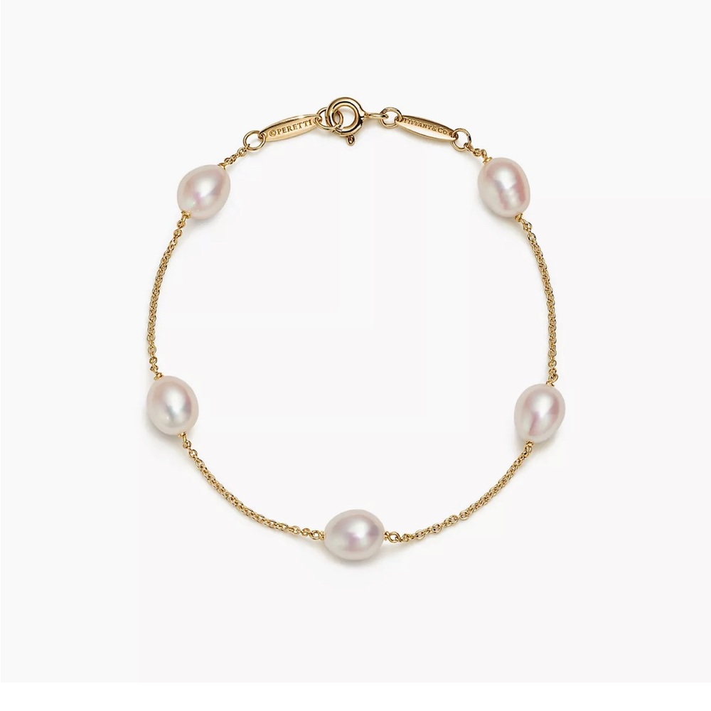 Tiffany’s  pearl by the foot Elsa peretti bracelet